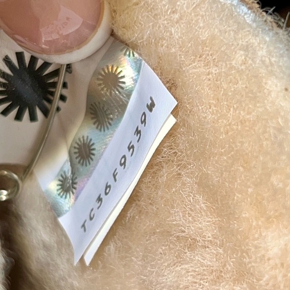 UGG ~ Kasen II Suede Boots (# 1095049) in Chestnut - Picture 11 of 15